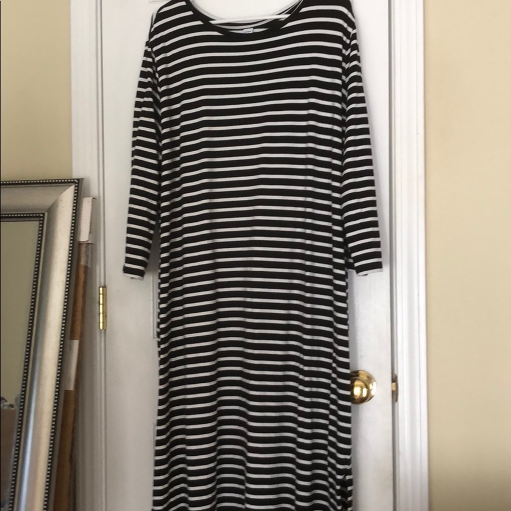 Black / white stripped t-shirt dress